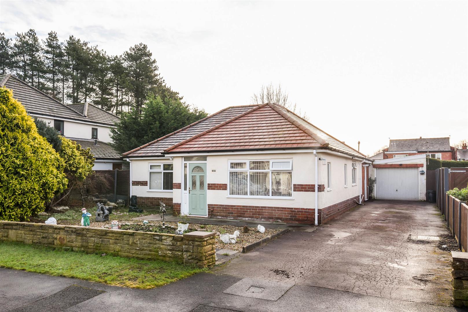 2 bed property in Green Drive, Preston